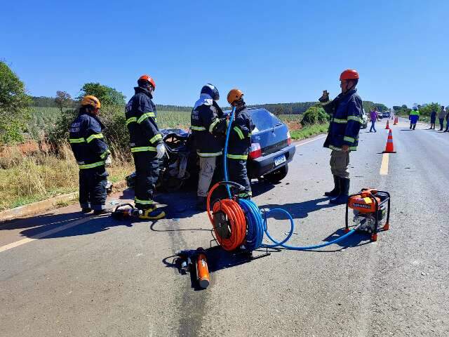 V&iacute;timas de acidente entre carro e caminh&atilde;o tinham entre 45 e 59 anos