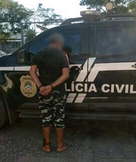 Usando tornozeleira eletrônica, homem foi preso pela Polícia Civil na tarde desta quinta-feira (10). (Foto: Site Diário Online)