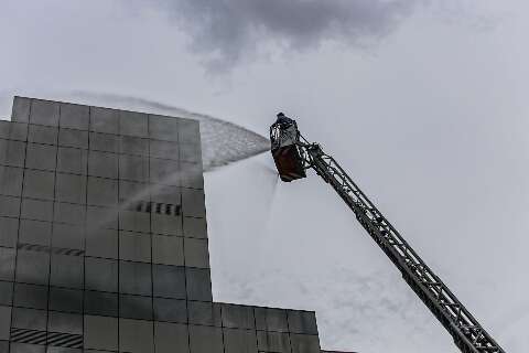 Em simulação, bombeiros e equipe de hospital "socorrem" 46 vítimas de incêndio