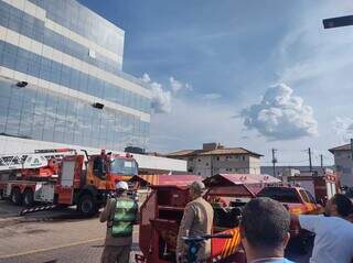 Viaturas do Corpo de Bombeiros Militar envolvidas na simulação (Foto: Marcos Maluf)