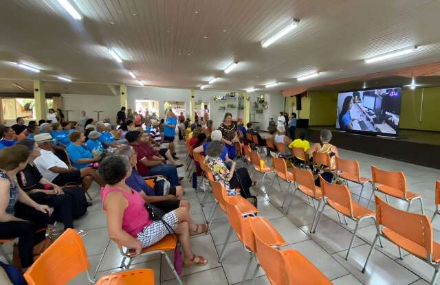 Assist&ecirc;ncia Social promove projeto Cinepalco para idosos em Campo Grande 