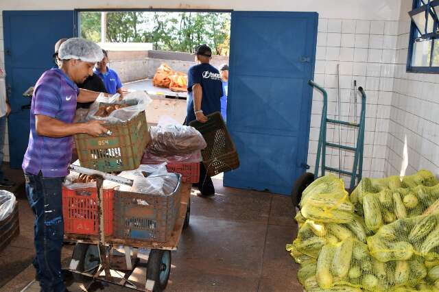 Prefeitura j&aacute; distribuiu 173 toneladas de comida a 21 mil fam&iacute;lias na Capital