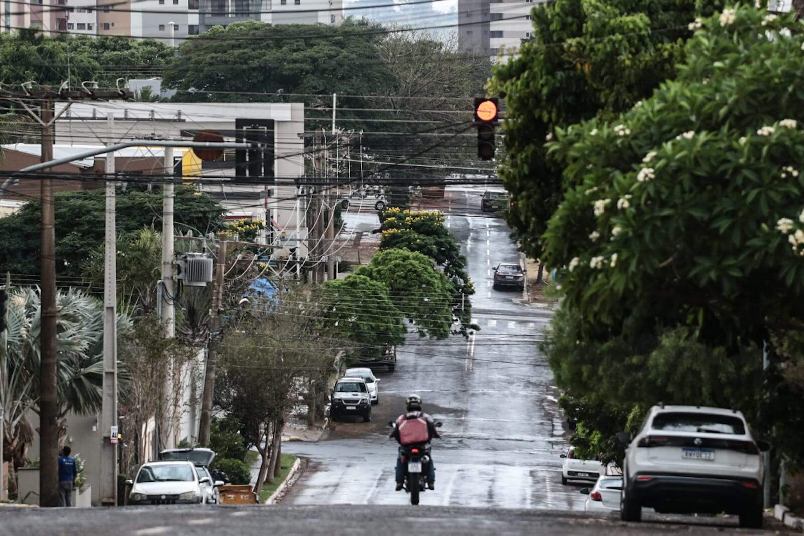 Sob alerta de temporal, garoa atinge bairros de Campo Grande nesta tarde