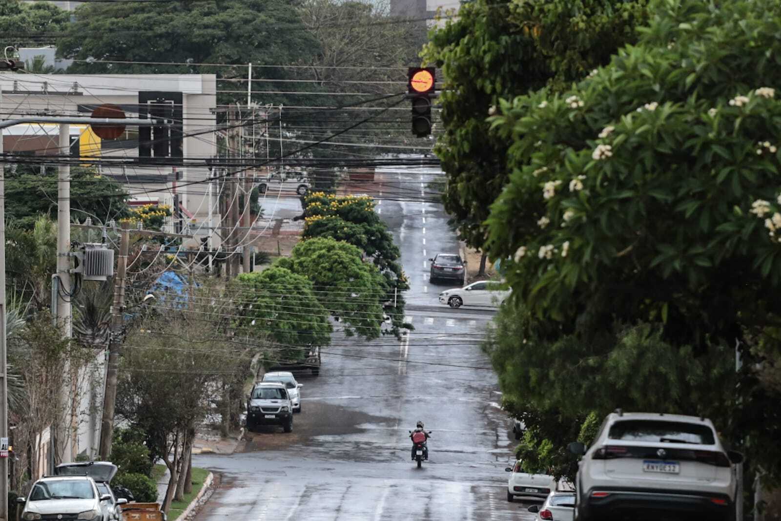 Sábado amanhece nublado, garoando e Inmet prevê trovoadas - Meio Ambiente -  Campo Grande News