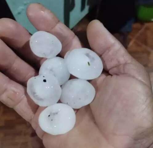 Paranhos registra chuva de granizo com ventos de 56 km/h 