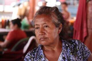 Elizabeth Dias trabalha há 20 anos na feira em frente ao Mercadão. (Foto: Marcos Maluf)