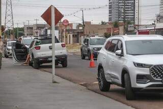 Movimentação no local após acidente. (Foto: Marcos Maluf)