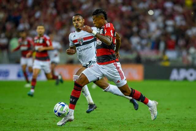 Flamengo e S&atilde;o Paulo empatam em jogo com gol de Lucas Moura