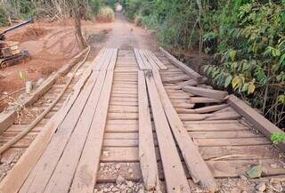 Ponte de madeira &eacute; interditada ap&oacute;s sofrer sobrecarga