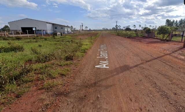 Baleado e com as m&atilde;os amarradas, homem pede socorro em empresa