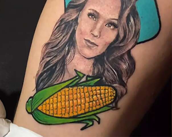 Larissa Manoela n&atilde;o tem Pix, mas ganhou milho em tattoo de Andr&eacute; 