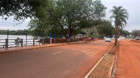 Avenida que dá acesso ao Lago do Amor é liberada parcialmente 