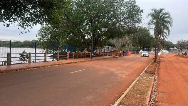 Avenida que d&aacute; acesso ao Lago do Amor &eacute; liberada parcialmente 