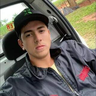 Danilo Alves Vieira da Silva, 19, era procurado há quase dois meses pela polícia (Foto: Reprodução das redes sociais)