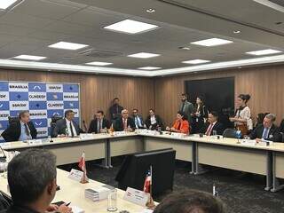 Secretários de vários estados reunidos com o ministro da Justiça, Flávio Dino (Foto: Divulgação/Sejusp)