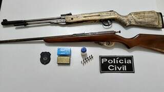 Armas e munições apreendidas pela Polícia Civil durante cumprimento do mandado de prisão. (Foto: Divulgação/Polícia Civil)