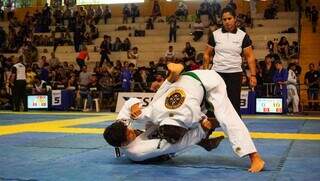 Lutadores de jiu-jitsu em evento no Ginásio de Esportes do Rádio Clube (Foto: Lucas Castro/Fundesporte)