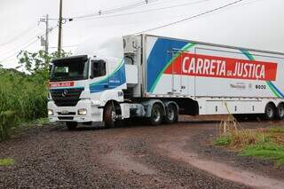Carreta chegando em cidade do interior de Mato Grosso do Sul. (Foto: Assessoria)