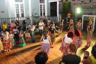 Público participou da roda de dança e cantou as músicas do grupo. (Foto: Juliano Almeida)