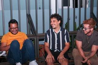 Atores e produtores culturais do grupo Ubu, Douglas Moreira, Edner Gustavo e Douglas Caetano. (Foto: Juliano Almeida)