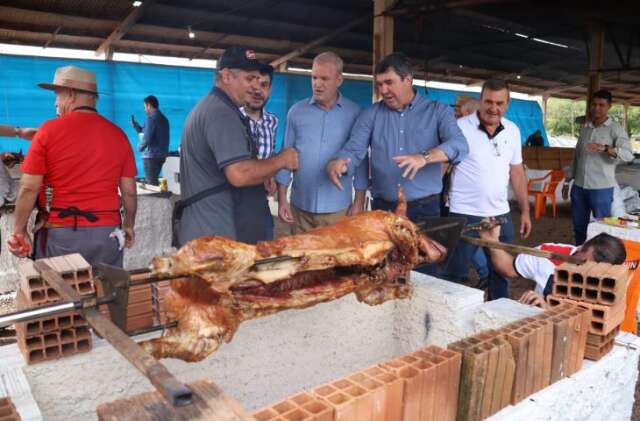 Valorizando a tradi&ccedil;&atilde;o, Riedel participa da 27&ordf; Festa do Leit&atilde;o no Rolete