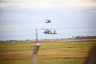 Helicópteros na Base Aérea de Campo Grande (Foto: Paulo Francis)