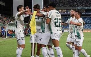 Jogadores comemoram gol marcado na vitória deste sábado (Foto: Cesar Greco/Palmeiras)