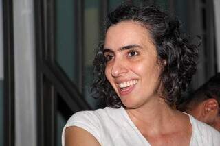 Professora de dança e teatro da UEMS, Gabriela Salvador fala sobre o Renda que Roda. (Foto: Juliano Almeida)