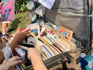 Livros são alguns dos produtos que público encontra no lugar. (Foto: Jéssica Fernandes)