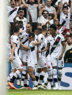 Vasco vence o Atlético-MG em reencontro com a torcida no Maracanã 