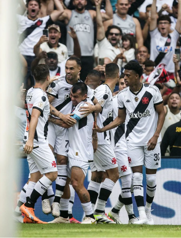 Vasco vence o Atl&eacute;tico-MG em reencontro com a torcida no Maracan&atilde; 