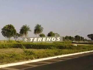 Placa de entrada do município de Terenos, na BR-262 (Foto: Divulgação)