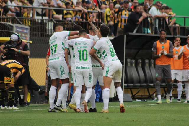 Chapecoense vence Novorizontino de virada por 2 a 1 e quebra jejum na segundona 