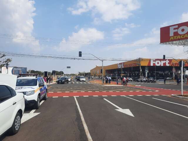 Avenida dos Cafezais &eacute; entregue e ter&aacute; ilumina&ccedil;&atilde;o por energia solar