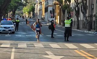 Valdeci Arce correndo em rua de Assunção, capital do Paraguai (Foto: Reprodução/MS em Foco)