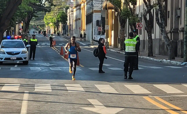 Corredor de Ponta Por&atilde; fica em 3&ordm; lugar na Maratona de Assun&ccedil;&atilde;o 