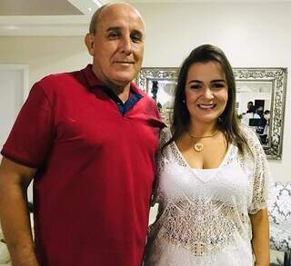 Antônio Ferreira Barbosa ao lado da filha Adriane Lopes (Foto: Redes Sociais)