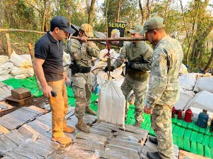 Agência paraguaia destrói 5 toneladas de maconha na fronteira com MS