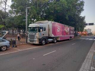 Unidade Móvel do Hospital do Amor estacionada na Praça Ary Coelho (Foto: Divulgação)