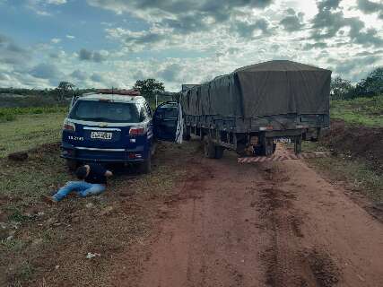 Usando documento falso, caminhoneiro é preso com 3 toneladas de maconha