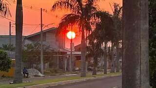 Sol já brilha forte nesta manhã no Jardim Europa, em Maracaju (Foto: Hosana de Lourdes)