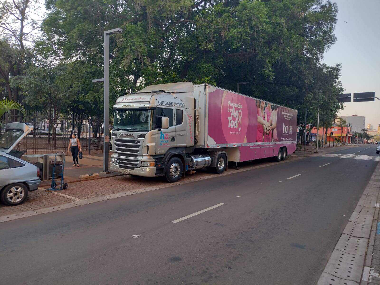 Hospital de Amor realiza exame de mamografia gratuita na Praça Ary Coelho