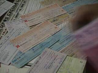 Cheques sem fundo devolvidos de diversas instituições financeiras (Foto: Arquivo/Campo Grande News)