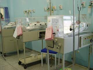 Após o nascimento, trigêmeas passaram um mês no hospital. (Foto: Arquivo)