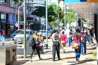 Movimentação na Rua 14 de Julho, na região central de Campo Grande (Foto: Juliano Almeida)