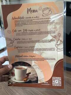 Cardápio disponível no gabinete de deputado não oferece café, só faz propaganda de projetos.