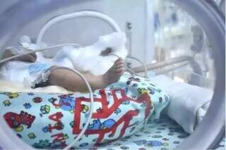 Recém-nascido em incubadora hospitalar (Foto: Campo Grande News/Arquivo)