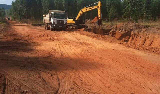 Estrada vicinal passa por revitaliza&ccedil;&atilde;o para facilitar tr&aacute;fego de Sonora a Ribas