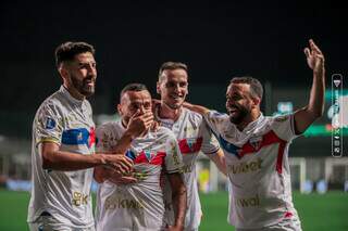 Jogadores do Fortaleza comemoram vitória diante o América-MG, em ida às quartas de final da Copa Sul-Americana de 2023. (Foto: Mateus Lotif/Fortaleza)