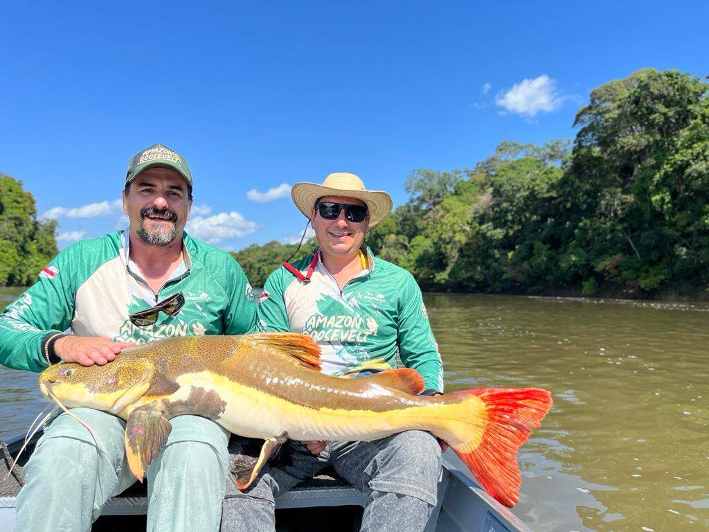 UMA FAMÍLIA QUE SE DEDICA PARA A PESCA ESPORTIVA